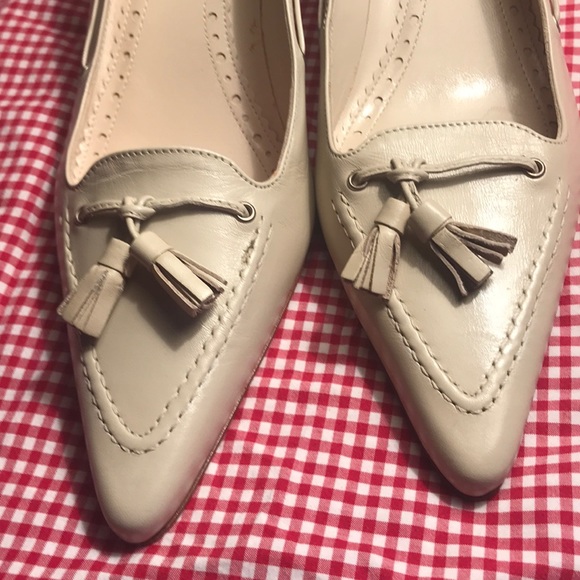 Brooks Brothers Bone Tassel Pump - Picture 6 of 8